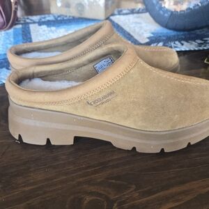 Koolaburra Women's Brown Suede Mules